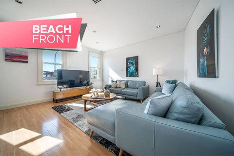 Aqua By The Sea - 1BR, Beachfront, Pool & Gym - Palm Beach Accommodation 0