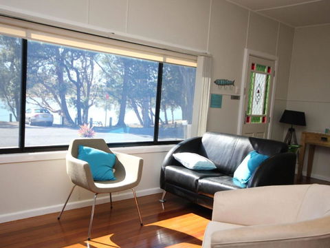 Aqua Cottage - Palm Beach Accommodation 2