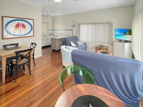 Aqua Cottage - Palm Beach Accommodation 3