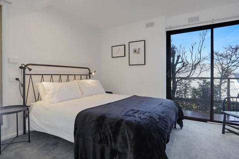 Aqua La Vista - 4 Bedroom Pet Friendly House - Palm Beach Accommodation 2