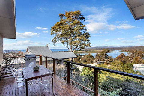 Aqua La Vista - 4 Bedroom Pet Friendly House - Palm Beach Accommodation 3