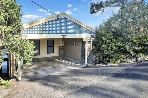 Aqua La Vista - 4 Bedroom Pet Friendly House - Palm Beach Accommodation 4