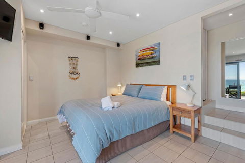 Aqua Shores Studio - Palm Beach Accommodation 4