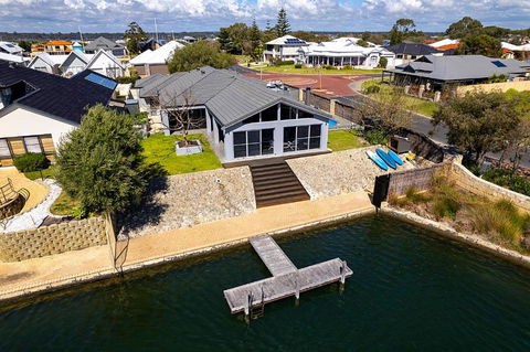 Aqua Tides- Family Home With Pool - Palm Beach Accommodation 0