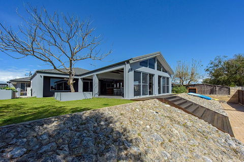 Aqua Tides- Family Home With Pool - Palm Beach Accommodation 1