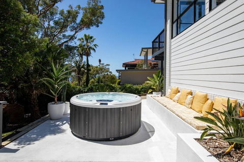 Aqua Vistas - Coastal Gem With Serene Spa Experience - Palm Beach Accommodation 0