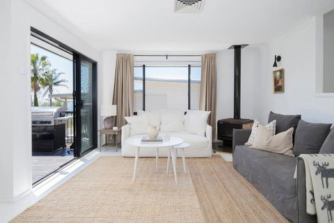 Aqua Vistas - Coastal Gem With Serene Spa Experience - Palm Beach Accommodation 1
