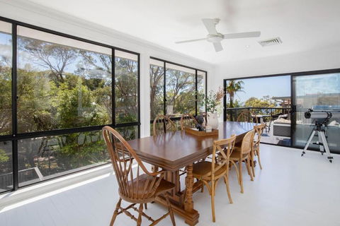 Aqua Vistas - Coastal Gem With Serene Spa Experience - Palm Beach Accommodation 3
