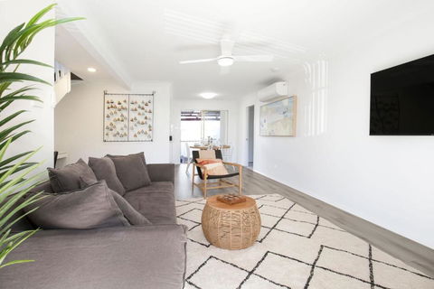 Aquamarine - Palm Beach Accommodation 3
