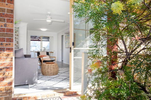 Aquamarine - Palm Beach Accommodation 4