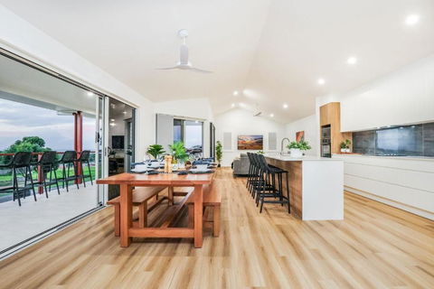 Aquatic Abode - Palm Beach Accommodation 0