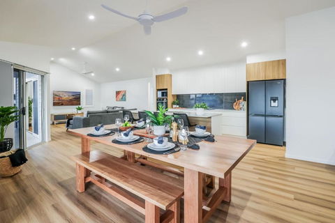 Aquatic Abode - Palm Beach Accommodation 1