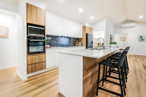 Aquatic Abode - Palm Beach Accommodation 3