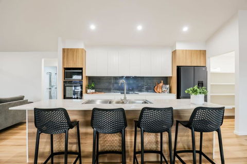 Aquatic Abode - Palm Beach Accommodation 4