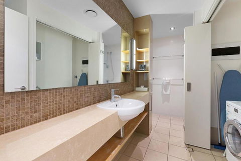 AquaView Boathouse Airlie Beach - Palm Beach Accommodation 4