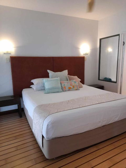 AquaView Boathouse Airlie Beach - Palm Beach Accommodation 2