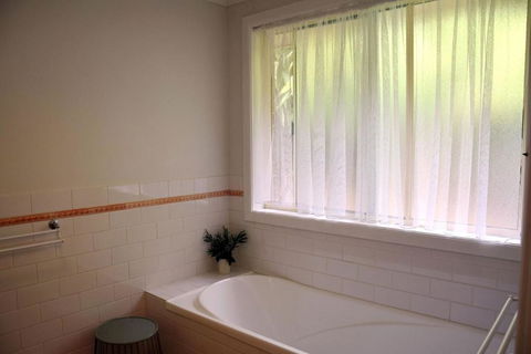 Arakoon Heights - Palm Beach Accommodation 3