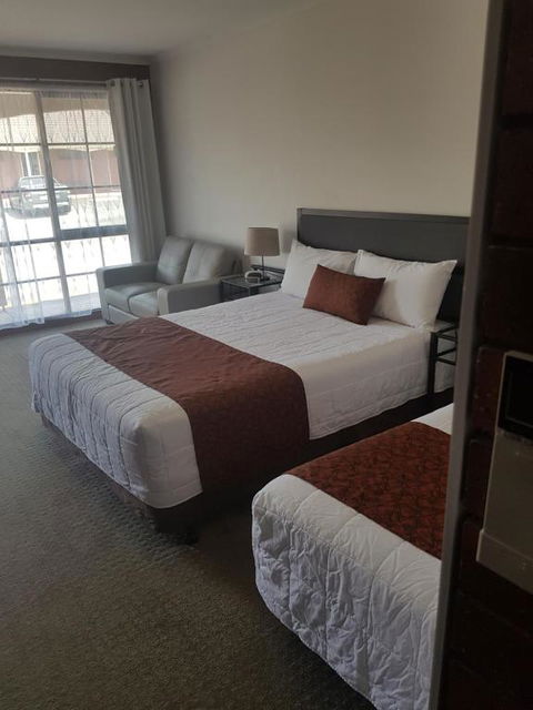 Ararat Colonial Lodge Motel - Palm Beach Accommodation 3
