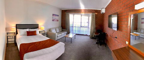 Ararat Colonial Lodge Motel - Palm Beach Accommodation 2