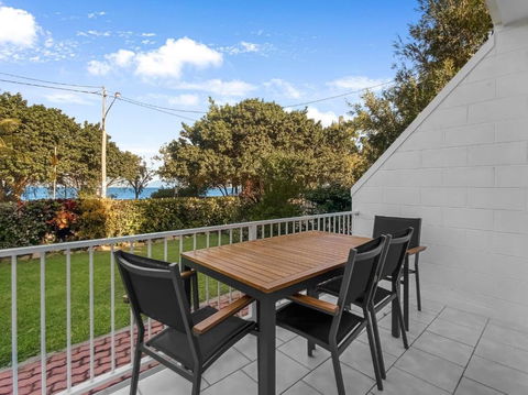 Arcadia Beach Unit 1 - Palm Beach Accommodation 0