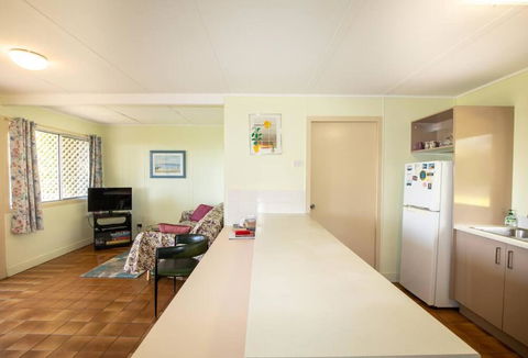 ARCADIA -Straddie Original 3 Bedroom House With Ocean Views - Palm Beach Accommodation 2