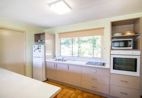 ARCADIA -Straddie Original 3 Bedroom House With Ocean Views - Palm Beach Accommodation 3