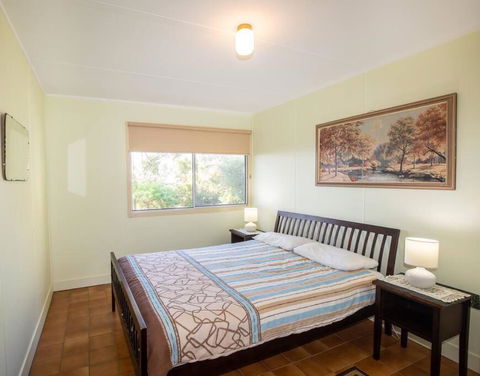 ARCADIA -Straddie Original 3 Bedroom House With Ocean Views - Palm Beach Accommodation 4