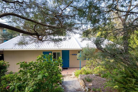 ARCADIA -Straddie Original 3 Bedroom House With Ocean Views - Palm Beach Accommodation 0
