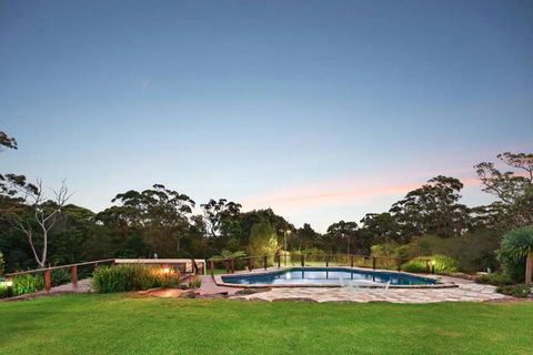 Arcadia Stunning Manor Tennis & Pool & Hottub - Palm Beach Accommodation 0