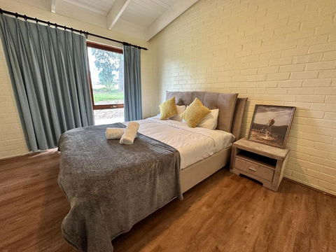 Arcadia Stunning Manor Tennis & Pool & Hottub - Palm Beach Accommodation 4