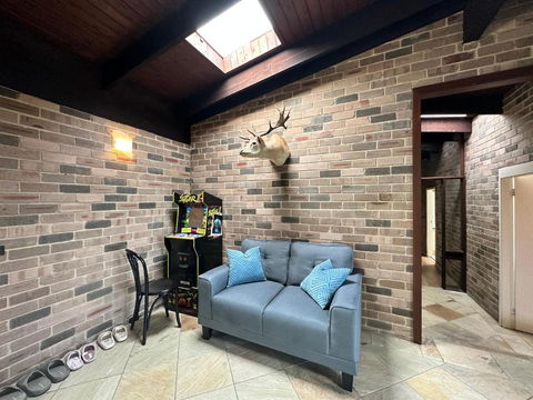 Arcadia Stunning Manor Tennis & Pool & Hottub - Palm Beach Accommodation 3