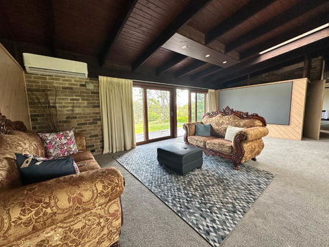 Arcadia Stunning Manor Tennis & Pool & Hottub - Palm Beach Accommodation 1