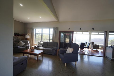 Arcadia Views - Palm Beach Accommodation 3