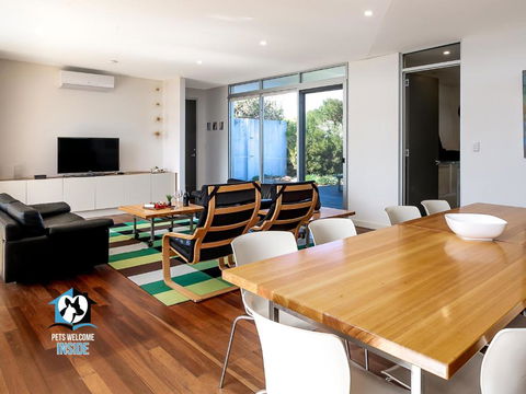 Architect Designed House Nestled In The Dunes - Palm Beach Accommodation 2