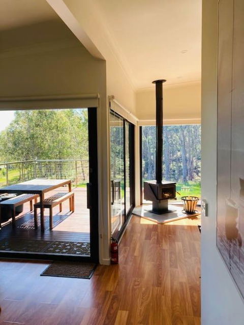 Architecturally Designed Rural Retreat - Palm Beach Accommodation 2