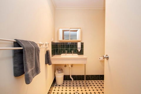 Ardrossan Hotel Motel - Palm Beach Accommodation 4