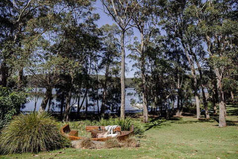 Aria Shores - Your Lakeside Haven - Palm Beach Accommodation 1
