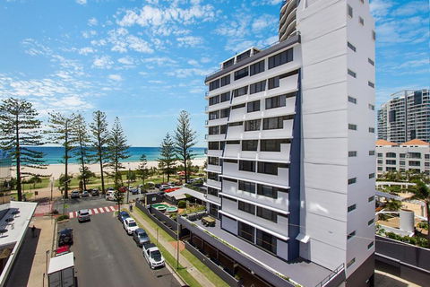 Aries Holiday Apartments - Palm Beach Accommodation 1