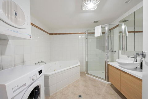 Arlberg 6 - Palm Beach Accommodation 2