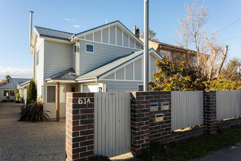 Armidale Cottage - House 1 - Palm Beach Accommodation 1