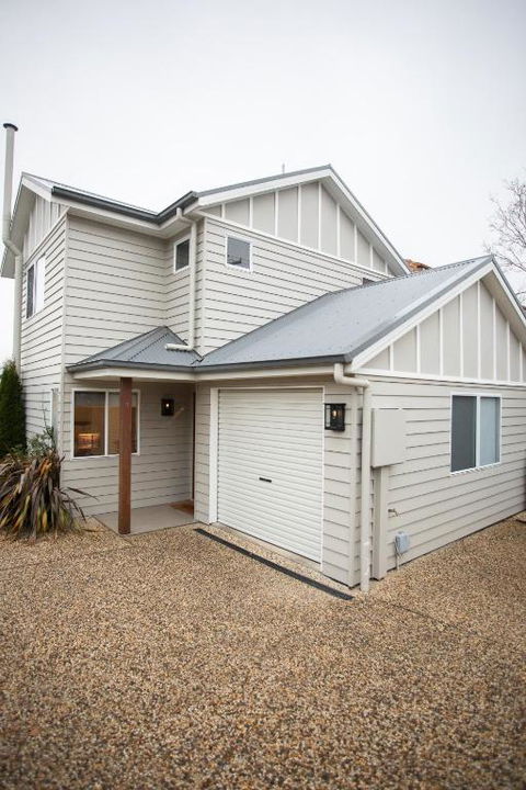 Armidale Cottage - House 1 - Palm Beach Accommodation 2