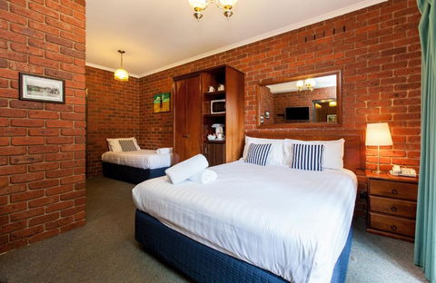 Armour Motor Inn - Palm Beach Accommodation 2