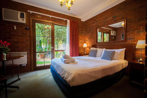 Armour Motor Inn - Palm Beach Accommodation 0