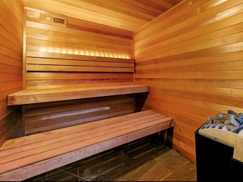 Aroha Moana - Solar Heated Pool, Sauna, Billiards - Palm Beach Accommodation 4