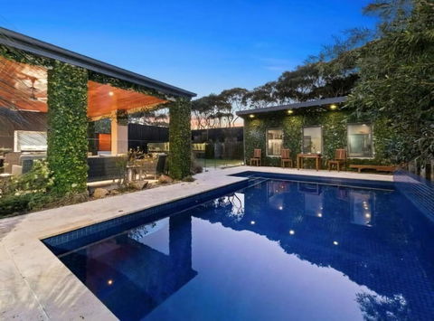 Aroha Moana - Solar Heated Pool, Sauna, Billiards - Palm Beach Accommodation 0