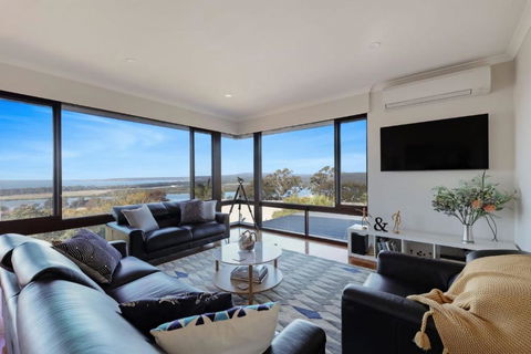 Arrawong - Palm Beach Accommodation 0