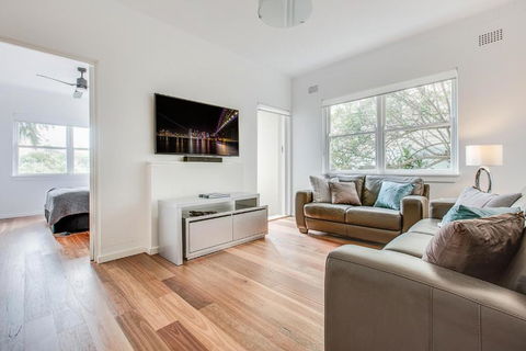 Art Deco 2-Bed Close To City And Harbour - Palm Beach Accommodation 3