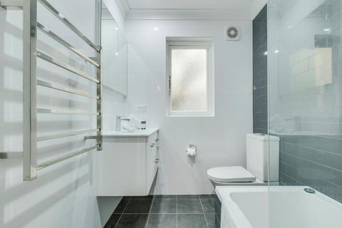 Art Deco 2-Bed Close To City And Harbour - Palm Beach Accommodation 4