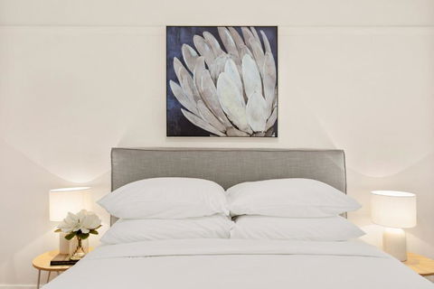 Art Deco Coastal Living, Minutes To The Sand - Palm Beach Accommodation 4
