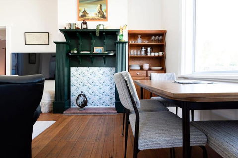 Art Deco Cottage - Palm Beach Accommodation 2